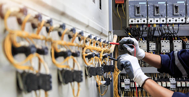 Professional Electrician technician working in Knoxville, IL